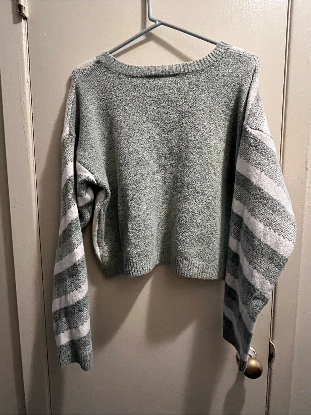 Star Pattern Green and White Cropped Sweater